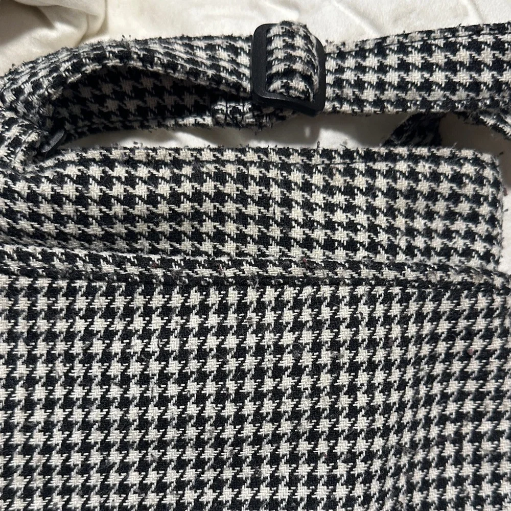 Kavu Houndstooth Crossbody Bag with Red Zipper‎